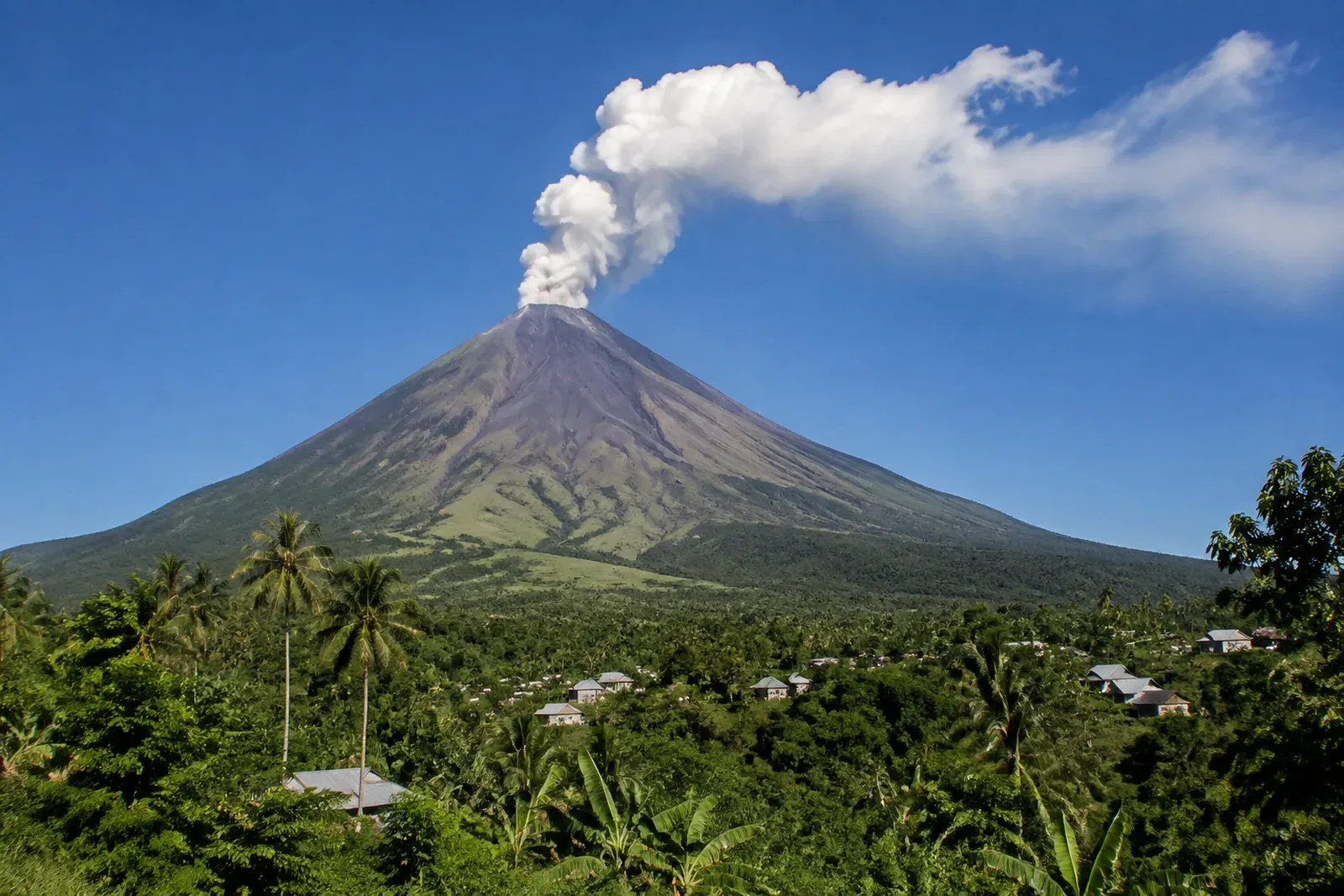 Ile Lewotolok Records 1,873 Eruptions in Five-Day Observation