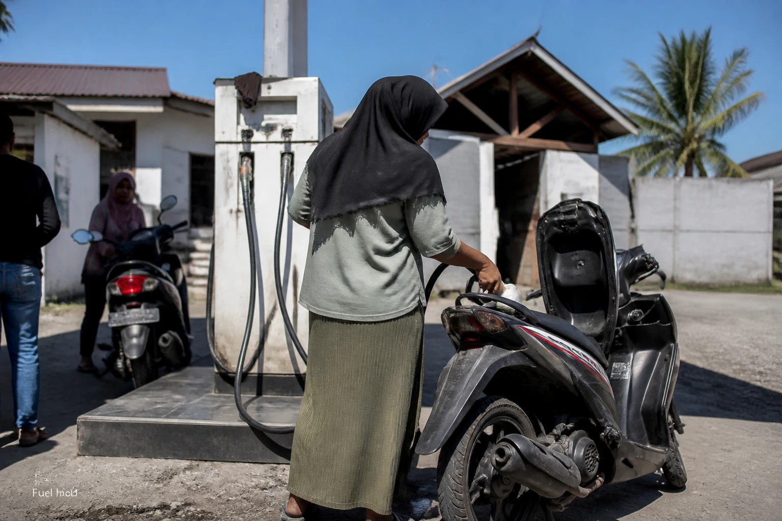 Indonesia Holds Fuel Prices Steady as the Dollar Tests Household Budgets